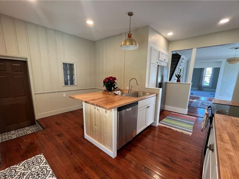 618 Parrish Street, Uhrichsville, OH 44683 Photo 4