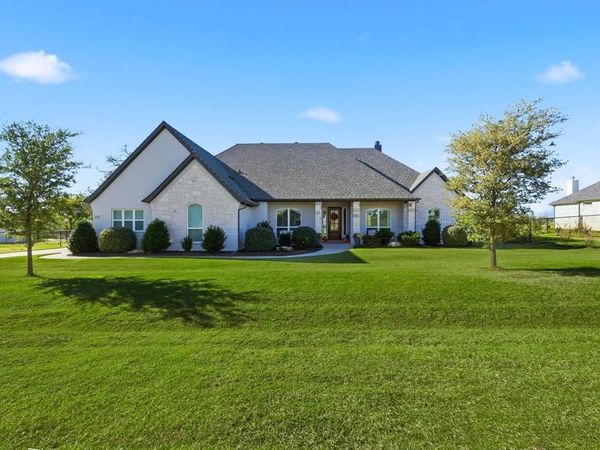 235 Columbia Court, Springtown, TX 76082