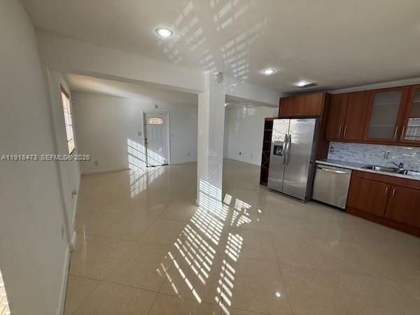 421 NE 1st St, Unit 119, Hallandale Beach, FL 33009
