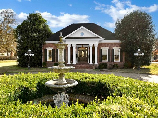 2642 College St, Courtland, AL