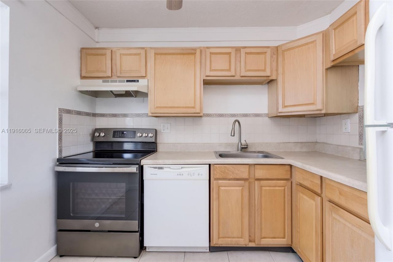 7887 Golf Cir Dr, Unit 106, Margate, FL 33063 Photo