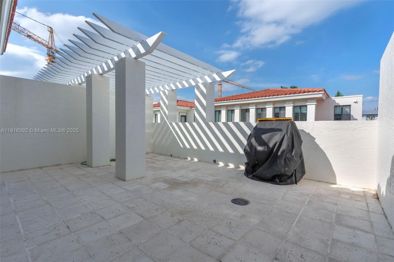 1162 98th St, Unit 4, Bay Harbor Islands, FL 33154 Photo