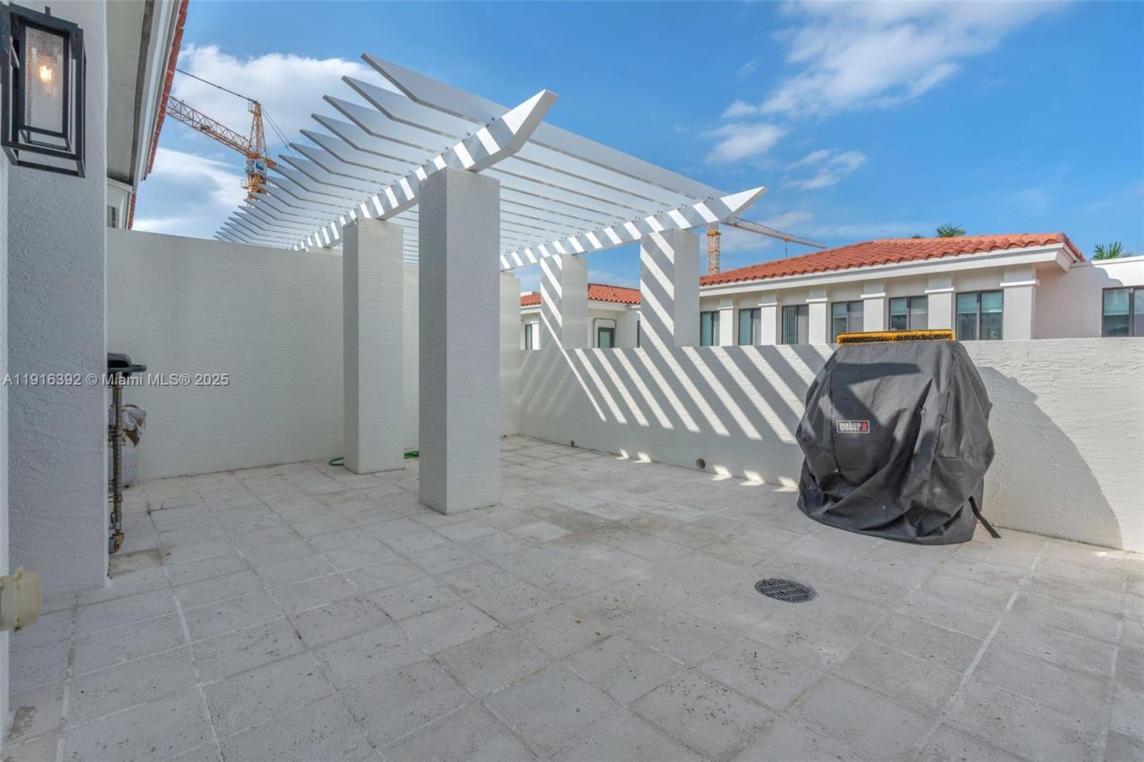 1162 98th St, Unit 4, Bay Harbor Islands, FL 33154 Photo