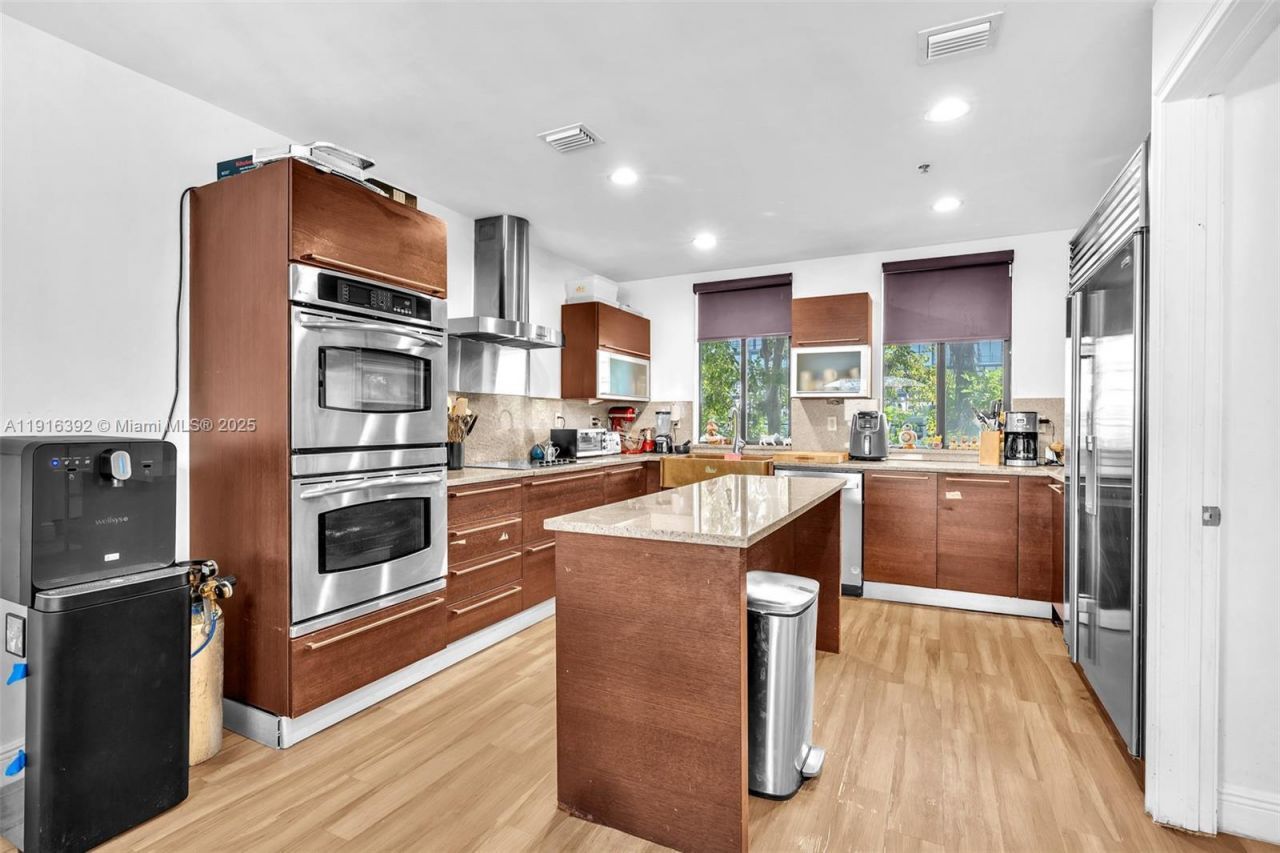 1162 98th St, Unit 4, Bay Harbor Islands, FL 33154 Photo