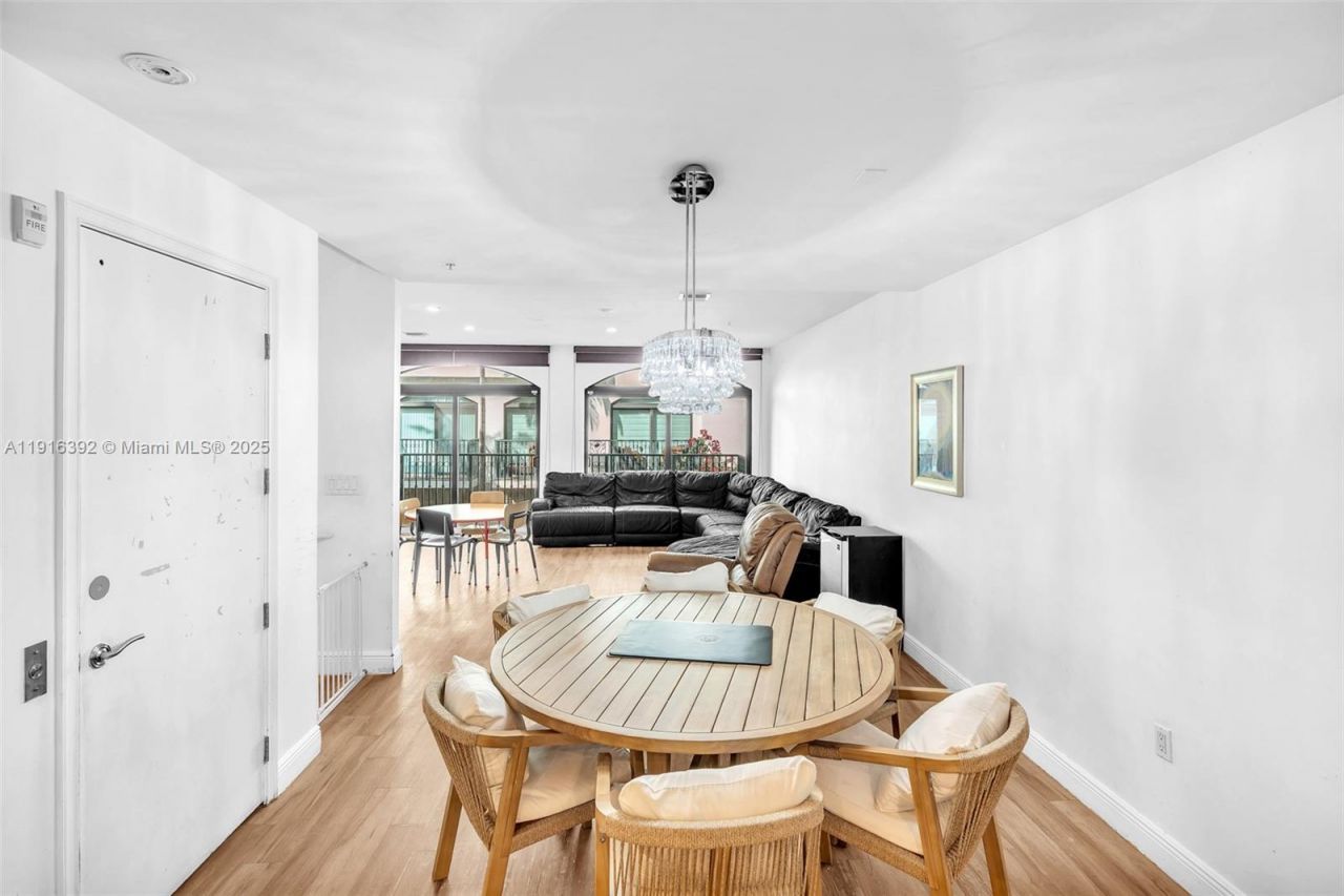 1162 98th St, Unit 4, Bay Harbor Islands, FL 33154 Photo