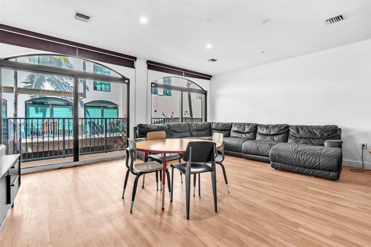 1162 98th St, Unit 4, Bay Harbor Islands, FL 33154 Photo