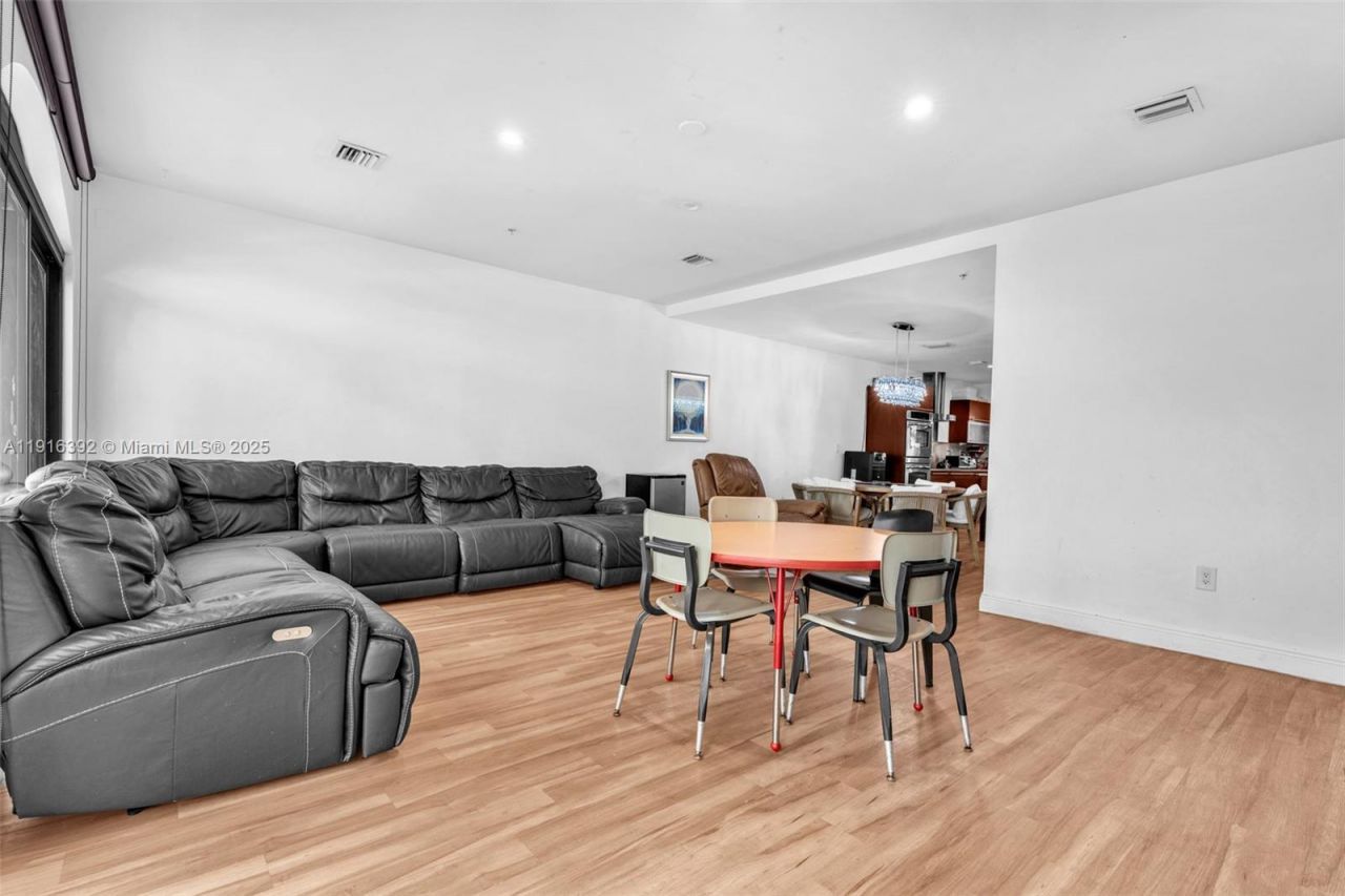 1162 98th St, Unit 4, Bay Harbor Islands, FL 33154 Photo