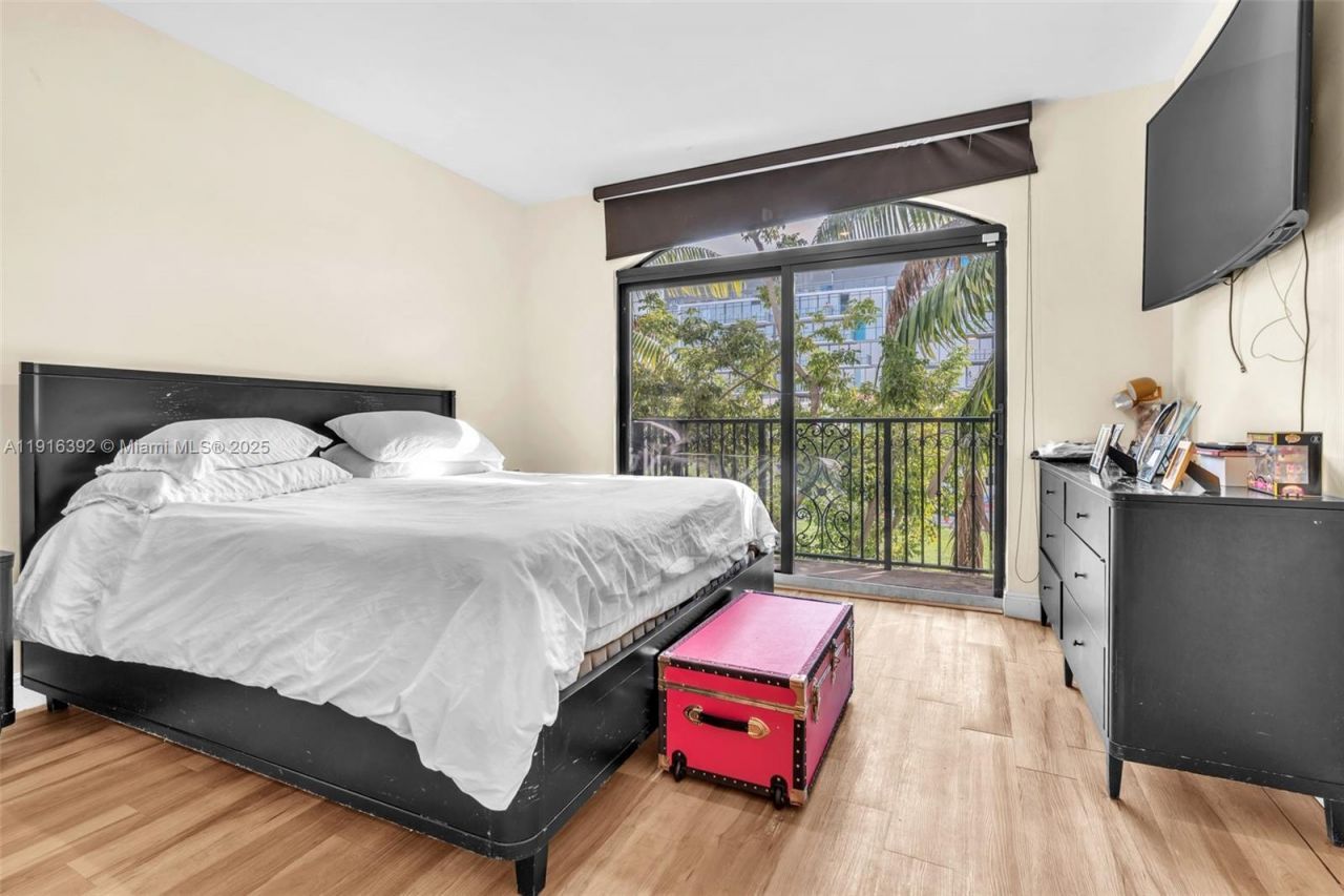 1162 98th St, Unit 4, Bay Harbor Islands, FL 33154 Photo