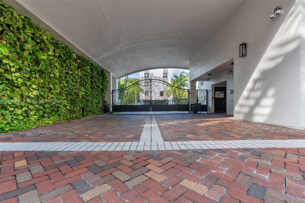 1162 98th St, Unit 4, Bay Harbor Islands, FL 33154 Photo