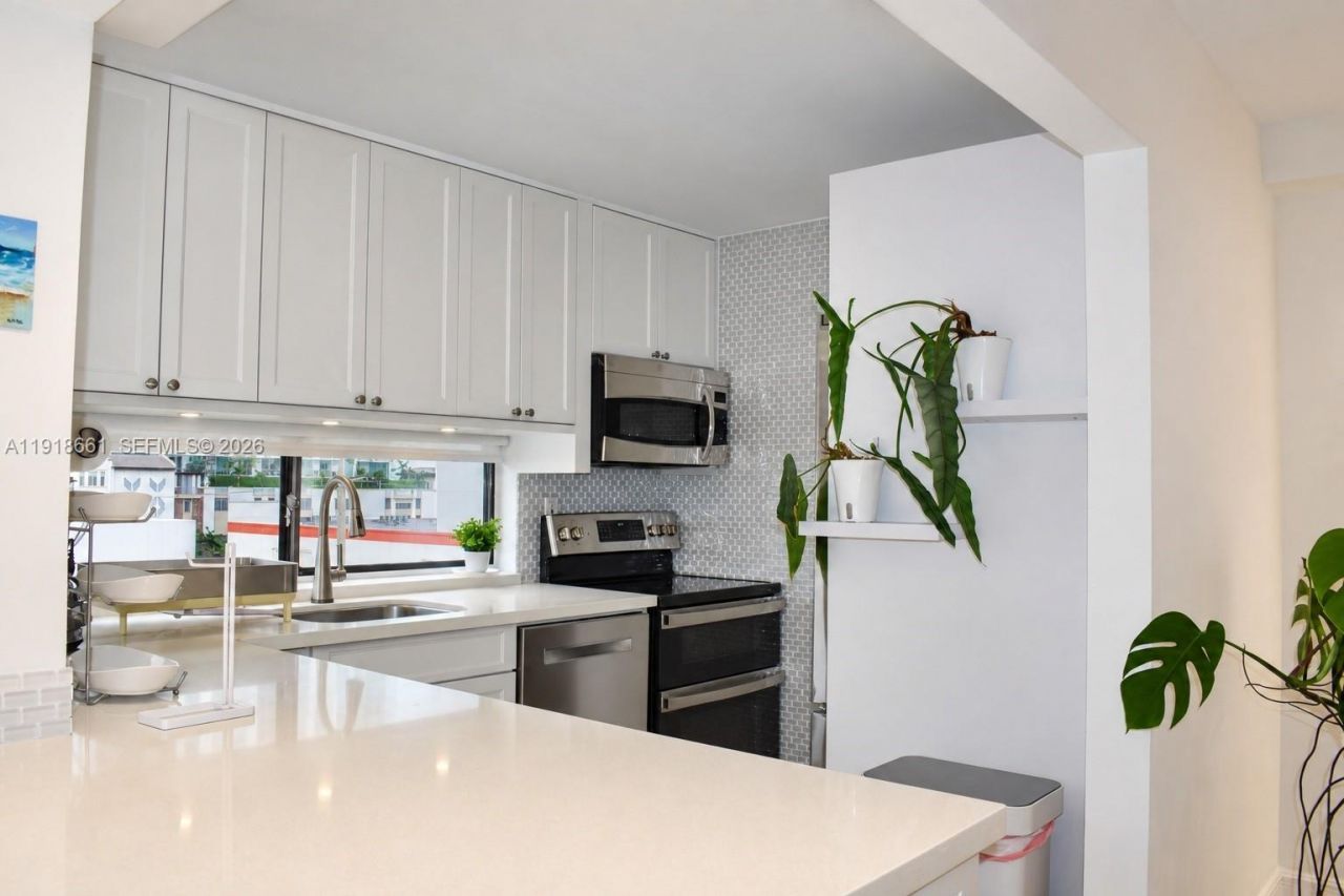 16909 N Bay Rd, Unit 716, Sunny Isles Beach, FL 33160 Photo