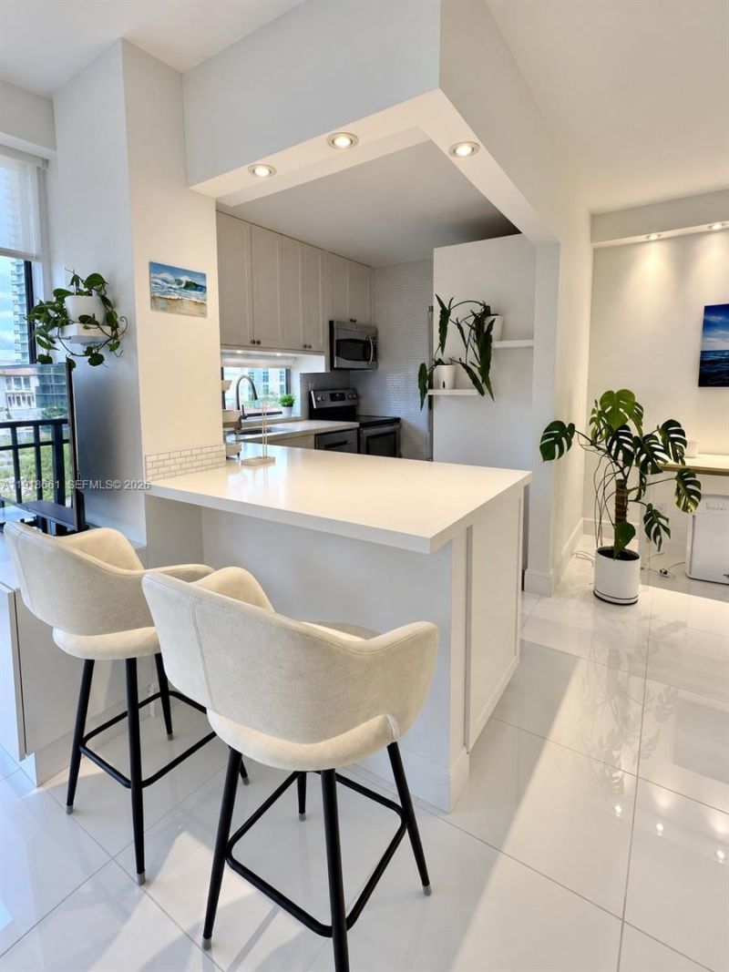 16909 N Bay Rd, Unit 716, Sunny Isles Beach, FL 33160 Photo