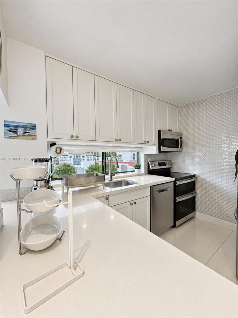 16909 N Bay Rd, Unit 716, Sunny Isles Beach, FL 33160 Photo