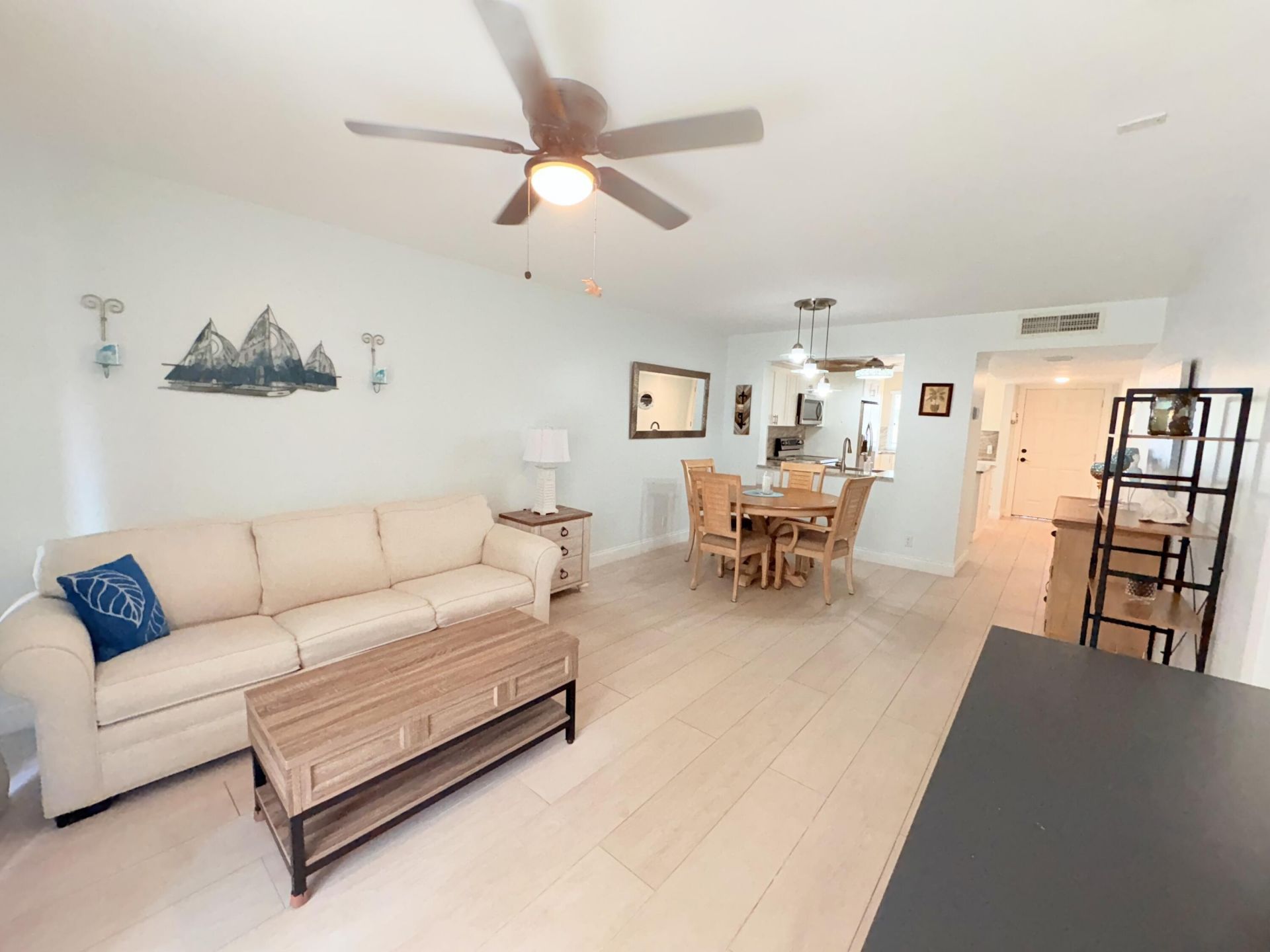 3138 Via Poinciana, Unit 306, Lake Worth, FL 33467 Photo