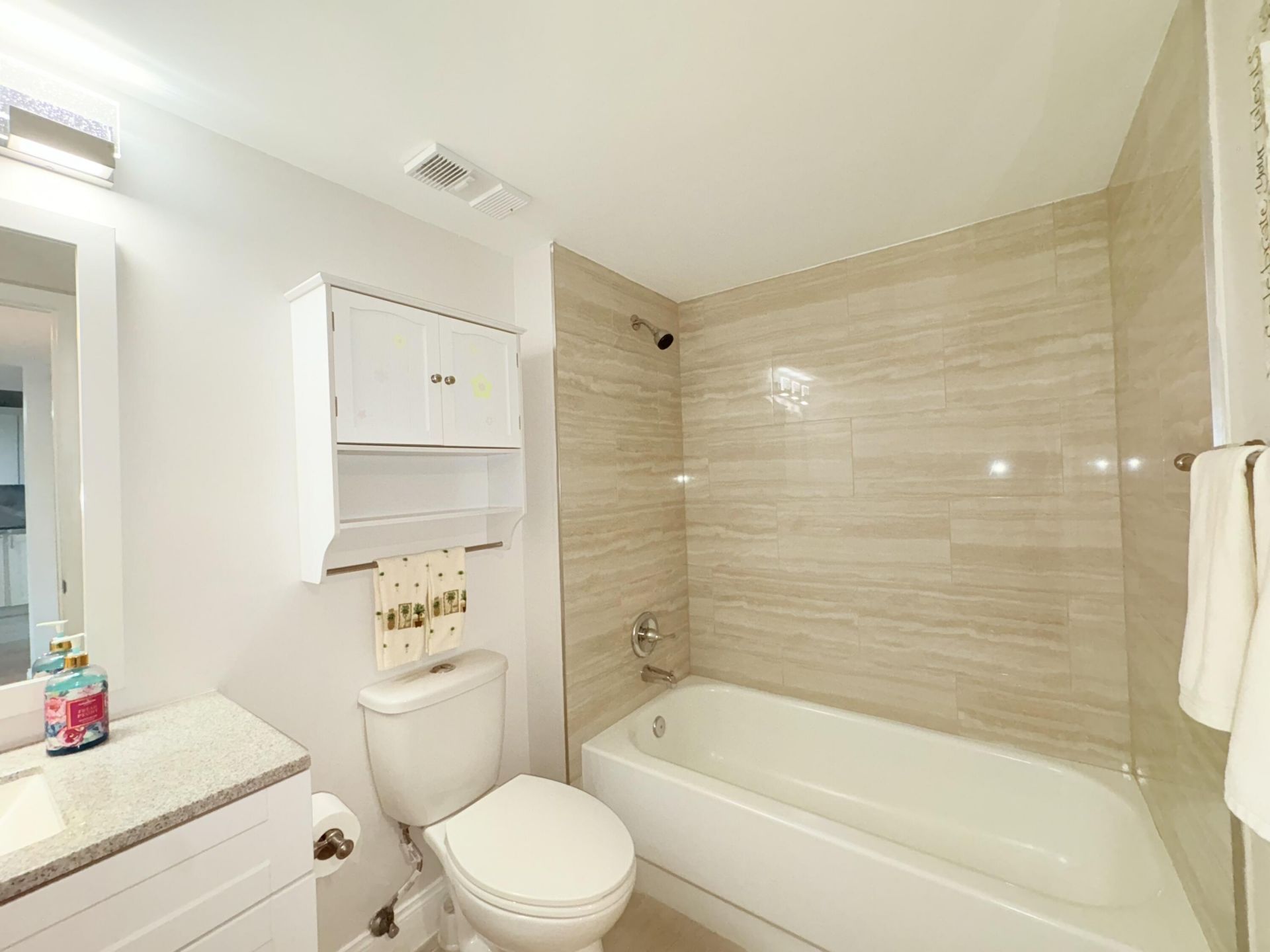 3138 Via Poinciana, Unit 306, Lake Worth, FL 33467 Photo