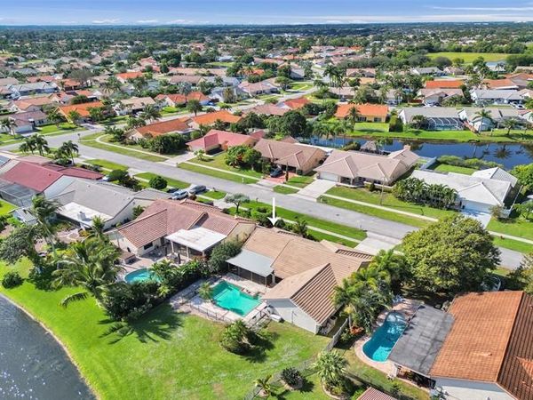 9215 Sun Pointe Dr, Boynton Beach, FL 33437