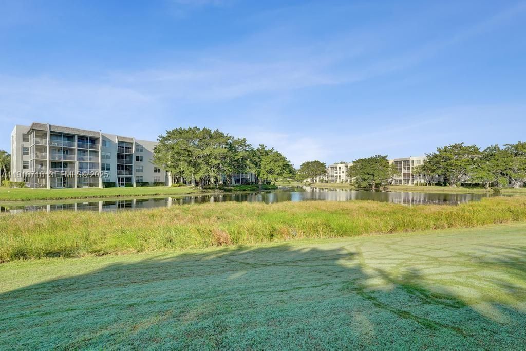 1715 Whitehall Dr, Unit 305, Davie, FL 33324 Photo