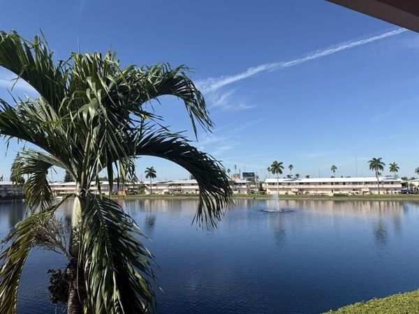 900 SW 10th Terrace, Unit 21S, Hallandale Beach, FL 33009