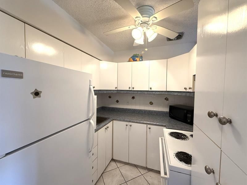 900 SW 10th Terrace, Unit 21S, Hallandale Beach, FL 33009 Photo