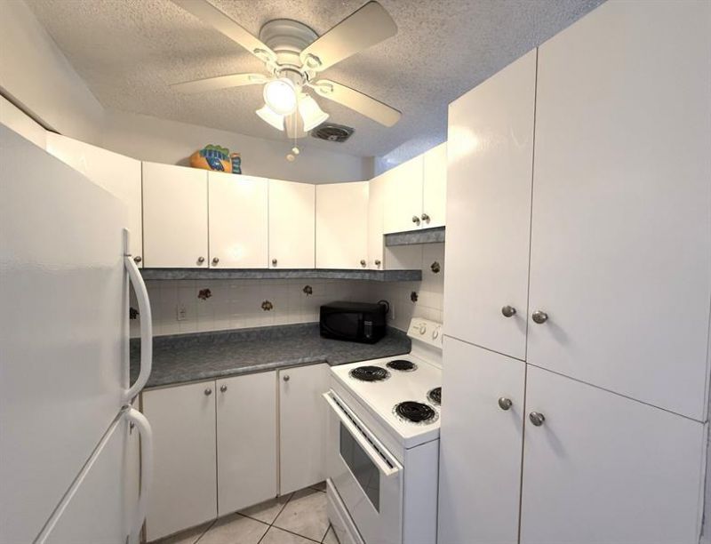 900 SW 10th Terrace, Unit 21S, Hallandale Beach, FL 33009 Photo