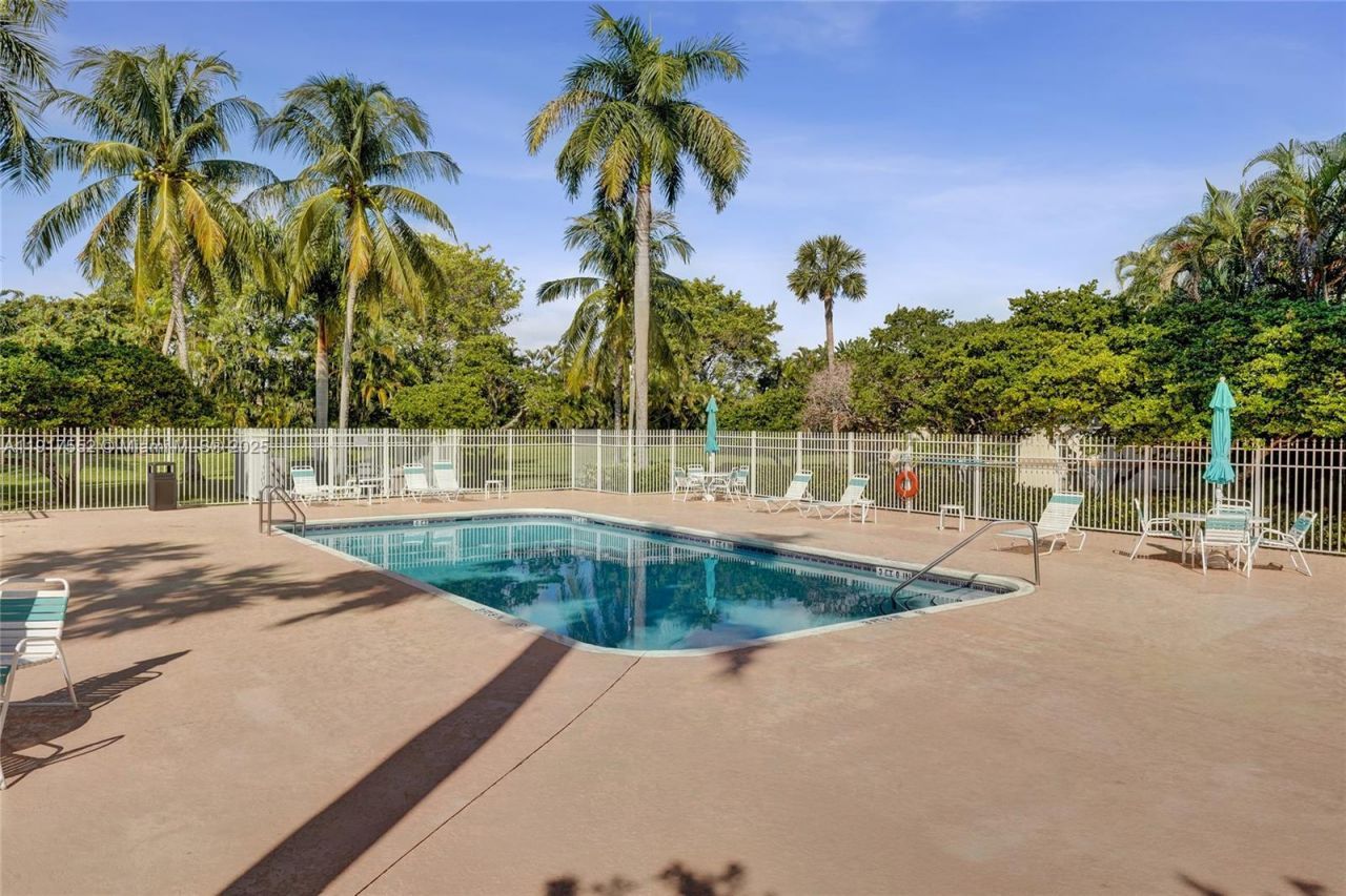 648 W Palm Aire Dr, Pompano Beach, FL 33069 Photo