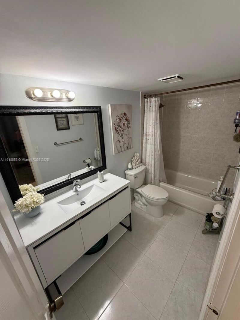 8715 Shadow Wood Blvd, Unit 211, Coral Springs, FL 33071 Photo