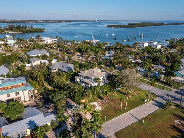 641 BROADWAY STREET, LONGBOAT KEY, FL 34228