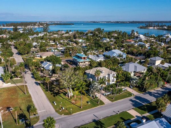 641 BROADWAY STREET, LONGBOAT KEY, FL 34228
