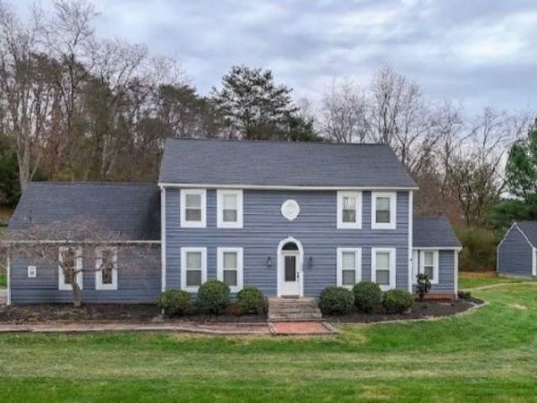 1310 Oxbow Road, Belpre, OH 45714