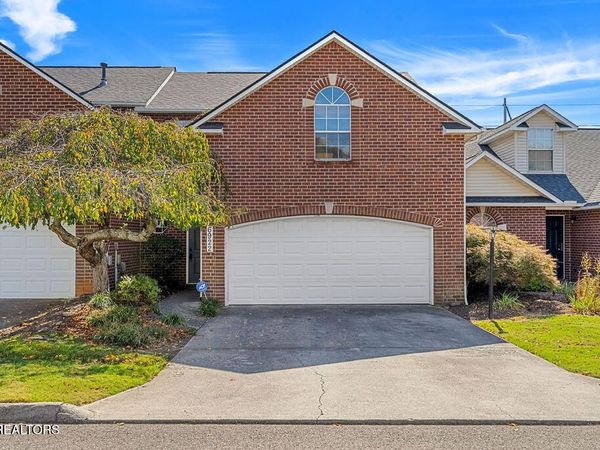 6922 Pemmbrooke shire Lane, Knoxville, TN 37909