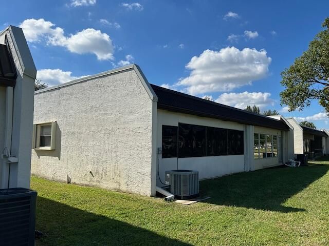 109 Lake Susan Drive, West Palm Beach, FL 33411 Photo