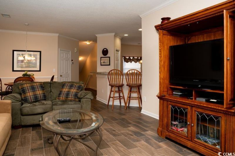 4431 Montrose Ln. Photo 6