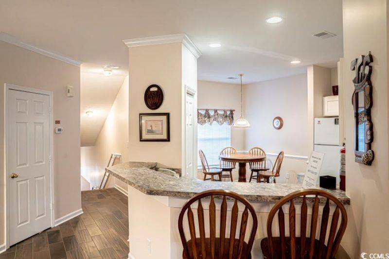 4431 Montrose Ln. Photo 7