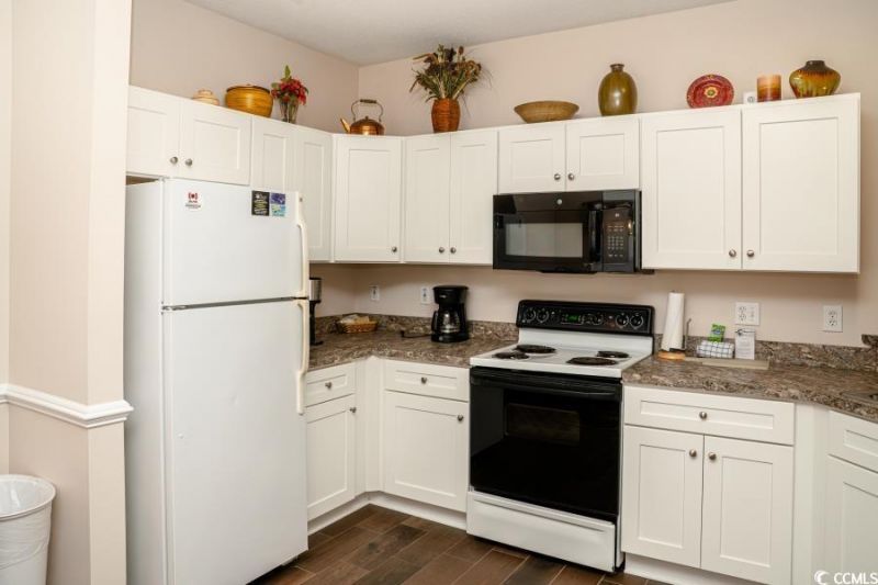 4431 Montrose Ln. Photo 9