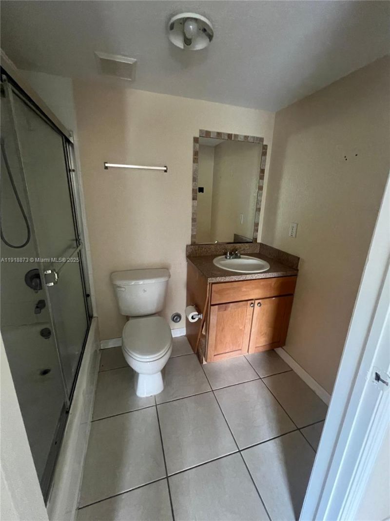 2536 NW 24th St, Unit 2B, Miami, FL 33142 Photo