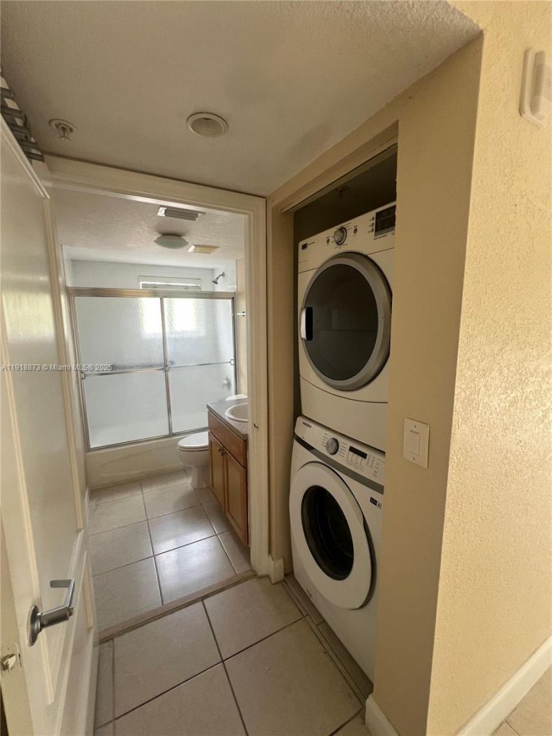 2536 NW 24th St, Unit 2B, Miami, FL 33142 Photo