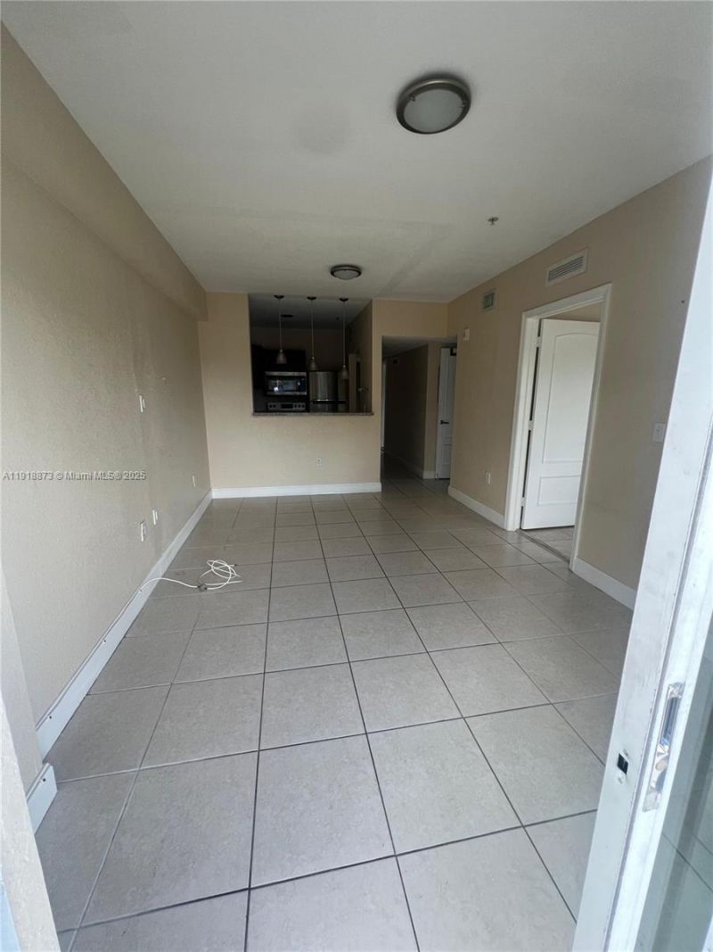 2536 NW 24th St, Unit 2B, Miami, FL 33142 Photo