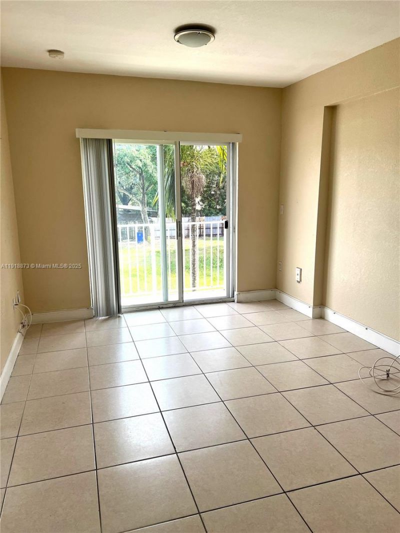 2536 NW 24th St, Unit 2B, Miami, FL 33142 Photo