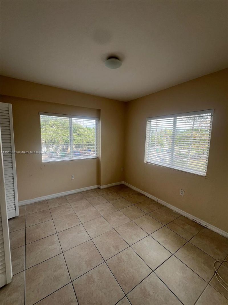 2536 NW 24th St, Unit 2B, Miami, FL 33142 Photo