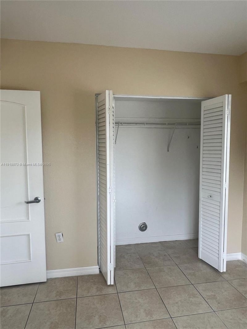 2536 NW 24th St, Unit 2B, Miami, FL 33142 Photo