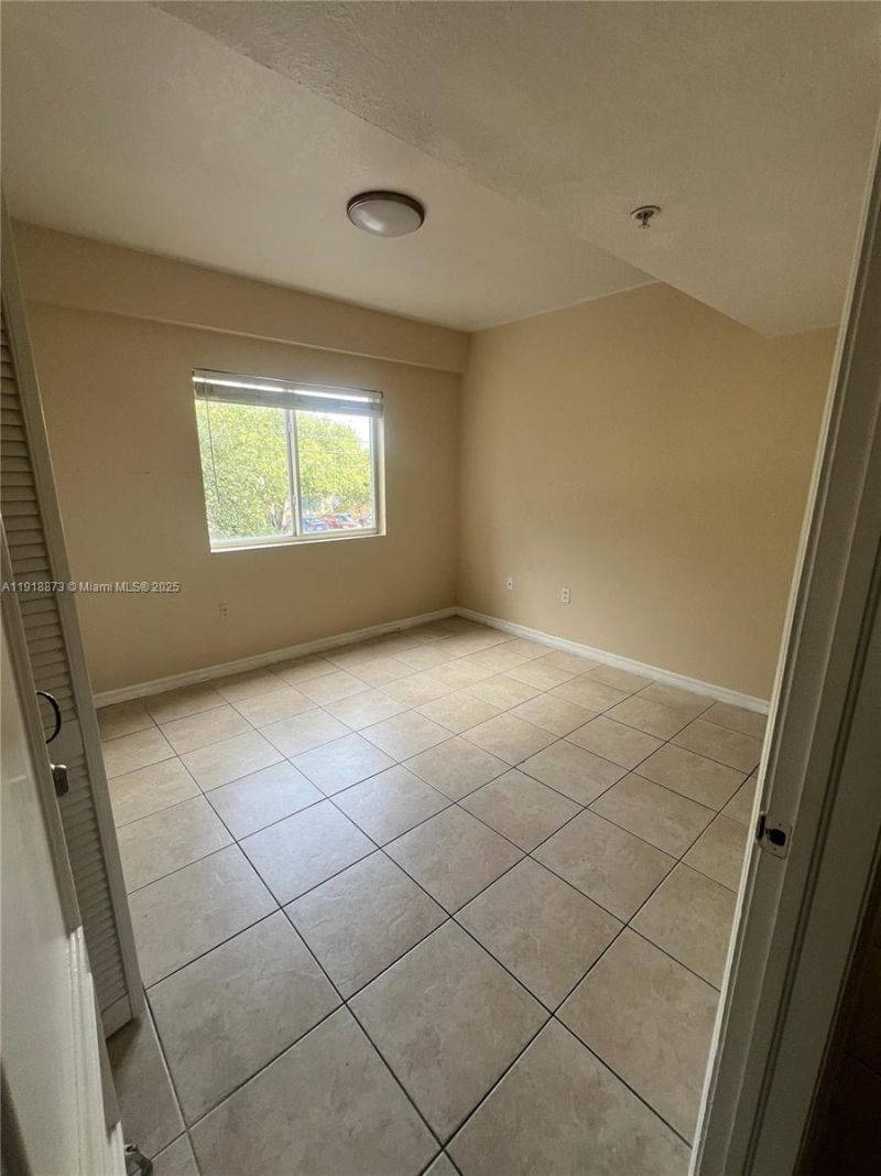 2536 NW 24th St, Unit 2B, Miami, FL 33142 Photo