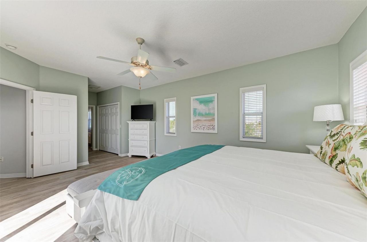 201 57th Street, Holmes Beach, FL 34217 Photo