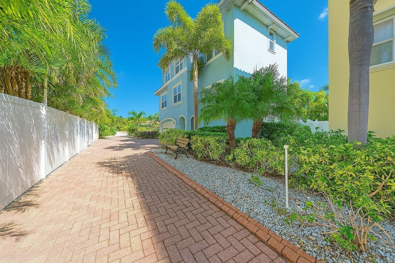 201 57th Street, Holmes Beach, FL 34217 Photo