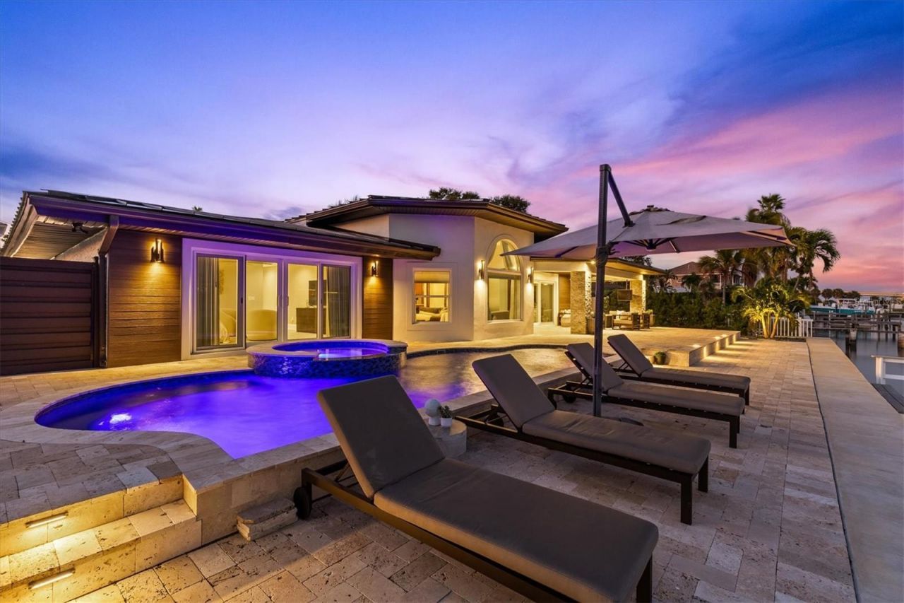 215 Driftwood Lane, Largo, FL 33770 Photo