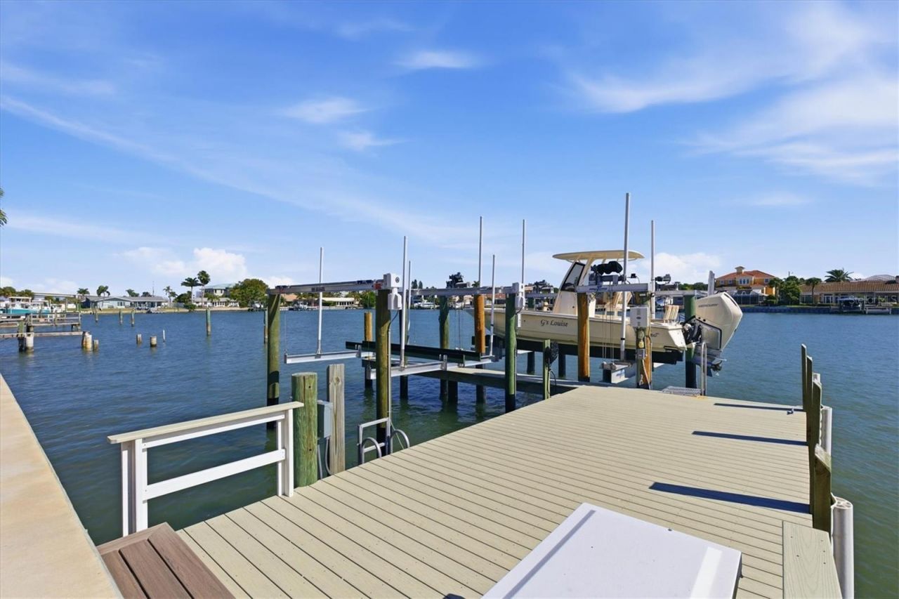 215 Driftwood Lane, Largo, FL 33770 Photo