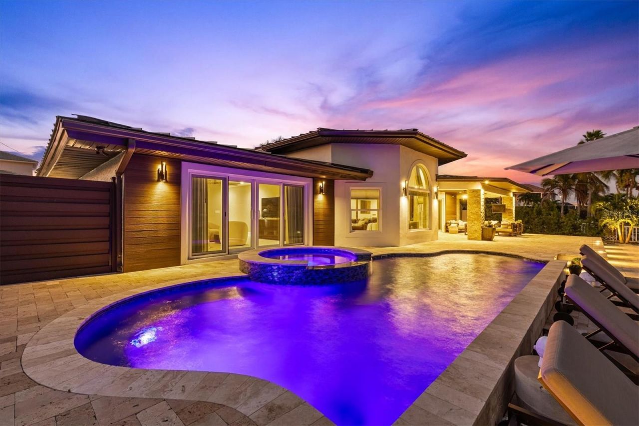 215 Driftwood Lane, Largo, FL 33770 Photo