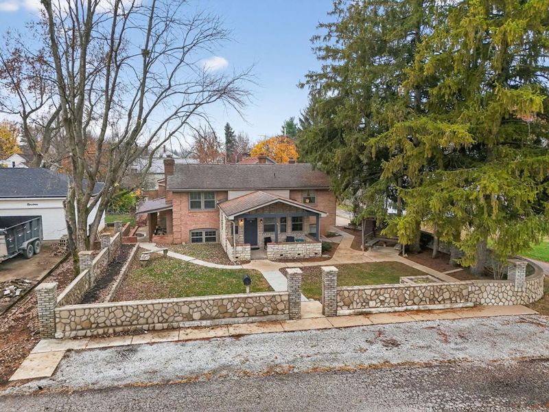 17 E Oak Street, Canal Winchester, OH 43110 Photo 2