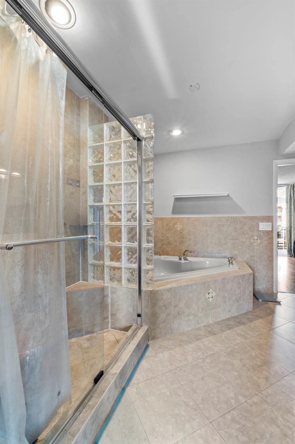 653 Cypress Lane, Unit 21B, Fort Lauderdale, FL 33305 Photo