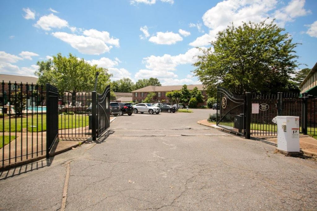 1205 Bristol Dr, Unit 14, Memphis, TN 38119 Main Photo