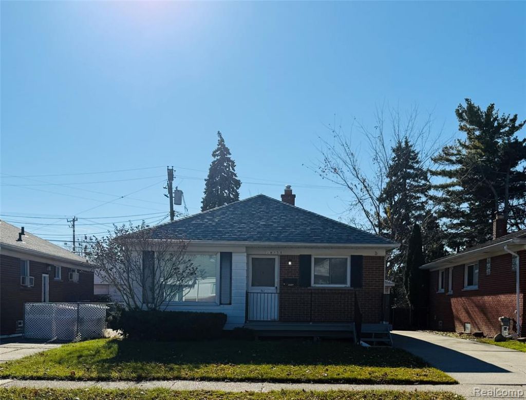 18258 Curtain Avenue, Eastpointe, MI 48021 Main Photo