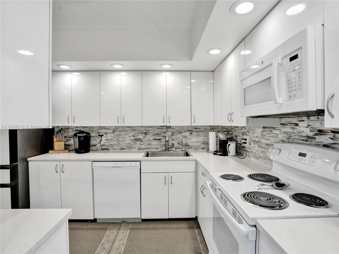 3800 Hillcrest Dr, Unit 1204, Hollywood, FL 33021 Photo